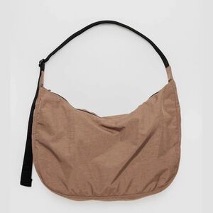 Medium Baggu Crescent Bag in Taupe